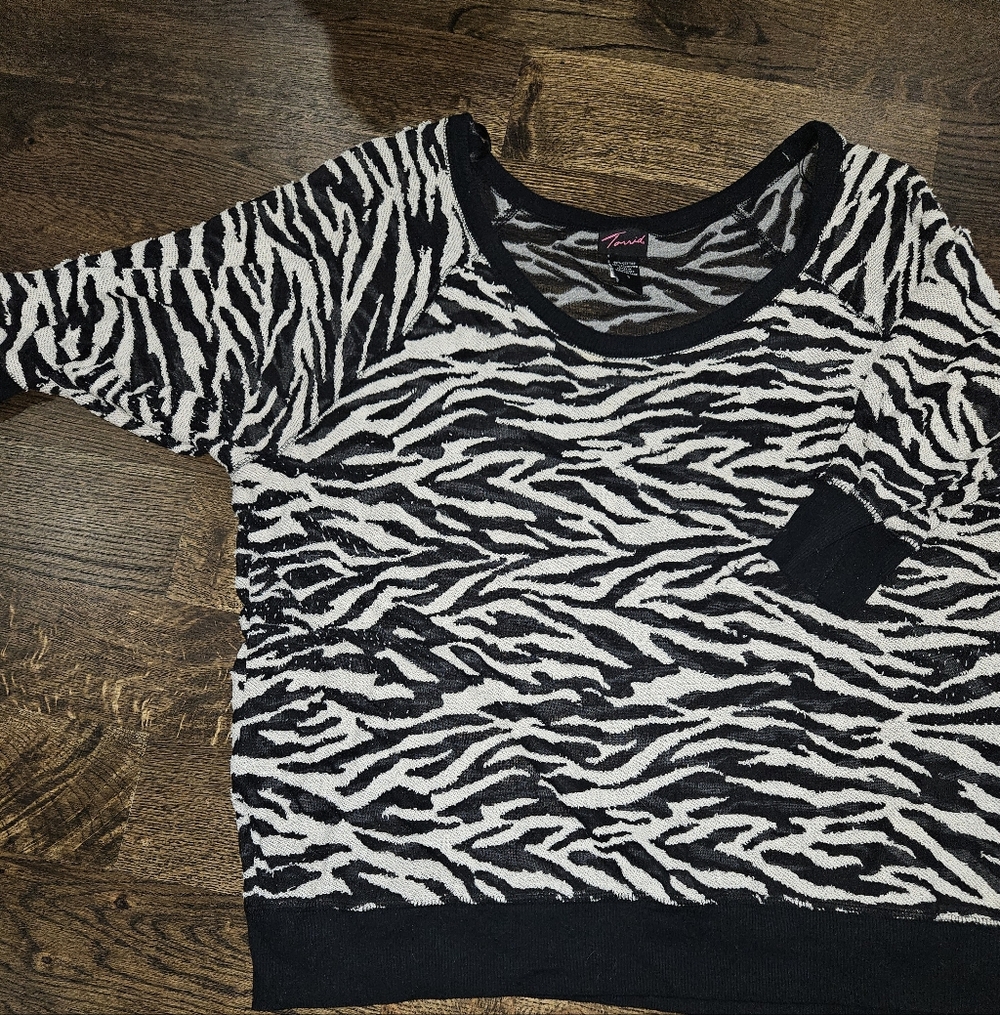Torrid 3 Black and White Zebra Print Top